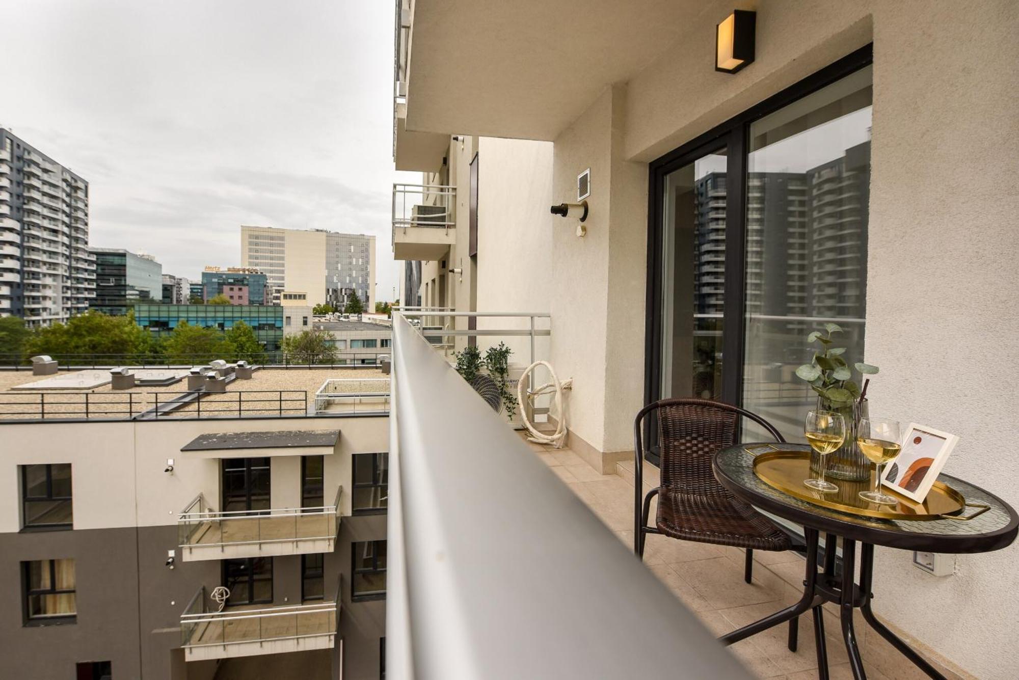 Perfect Stay: Urban Heaven In Aviatiei Business Area Bucharest Room photo