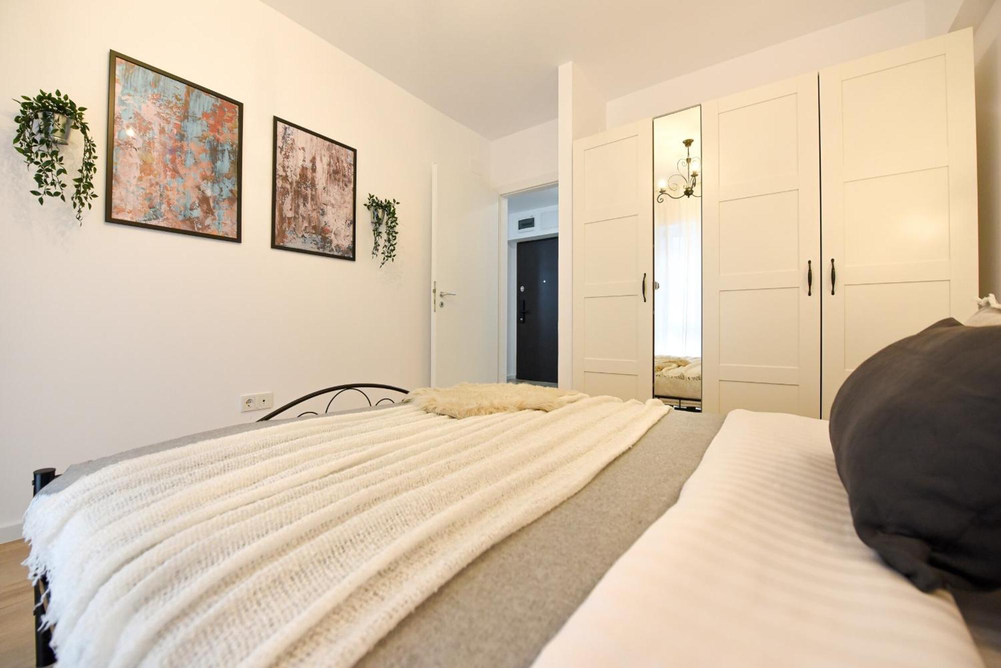Perfect Stay: Urban Heaven In Aviatiei Business Area Bucharest Room photo