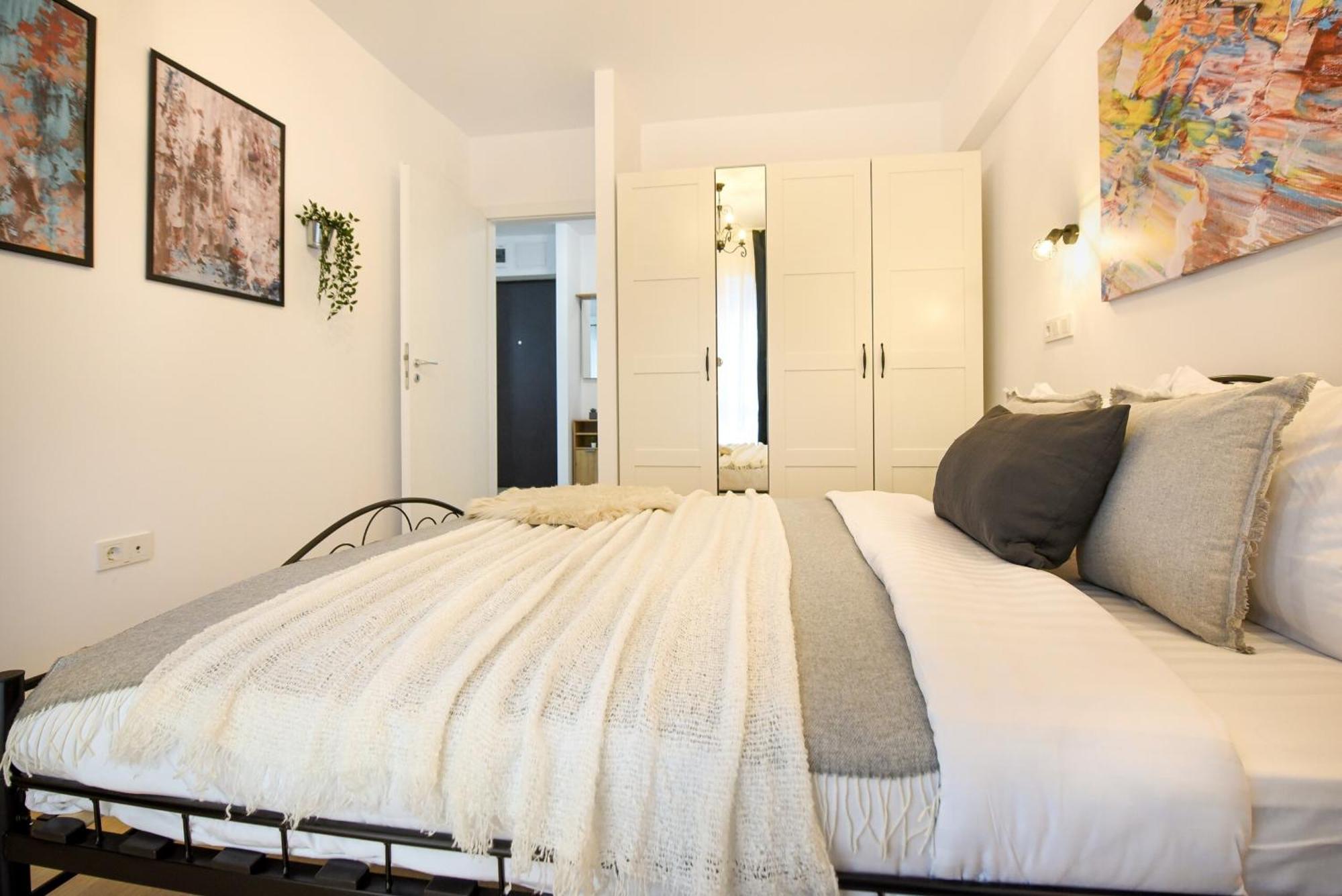 Perfect Stay: Urban Heaven In Aviatiei Business Area Bucharest Room photo