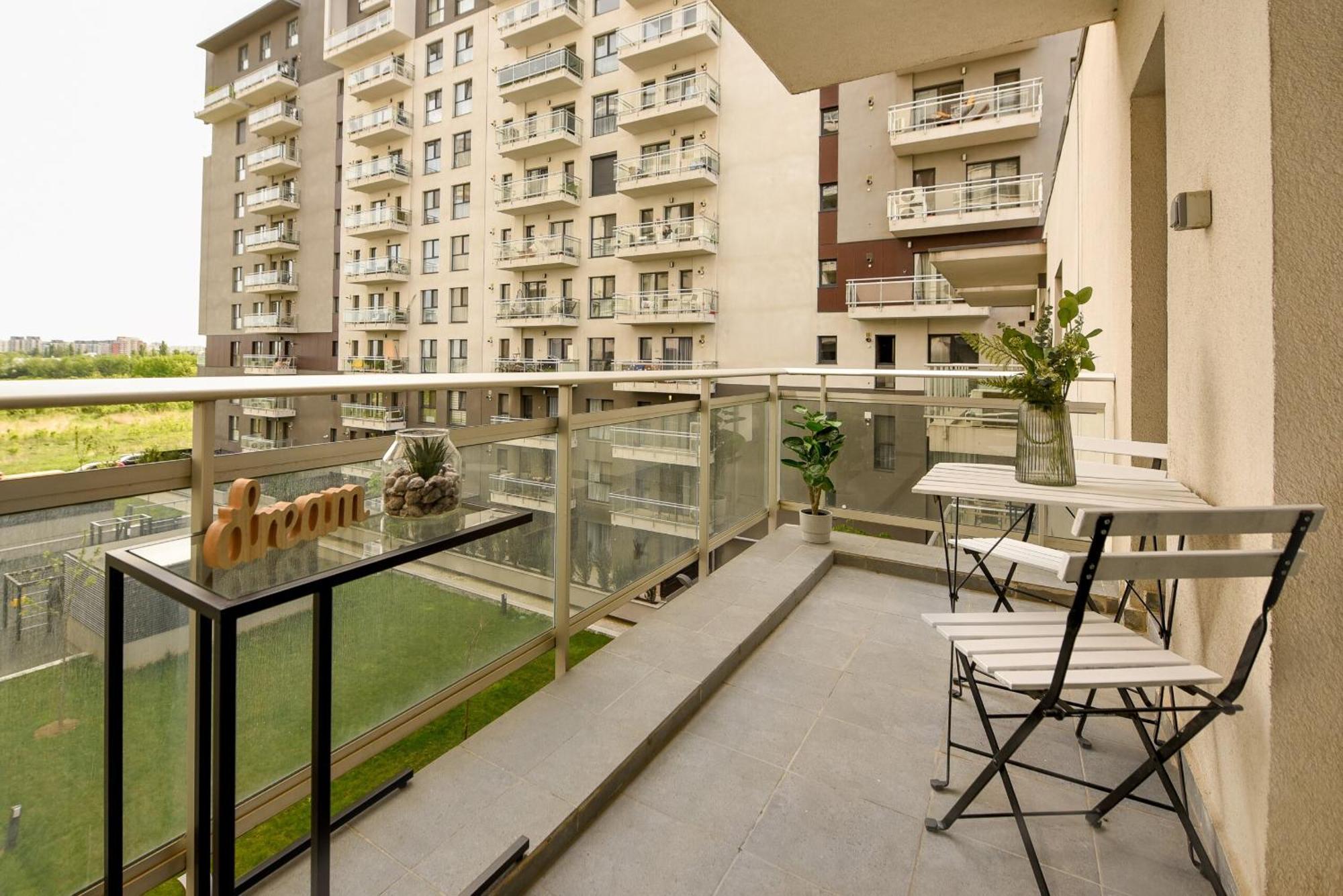 Perfect Stay: Urban Heaven In Aviatiei Business Area Bucharest Room photo