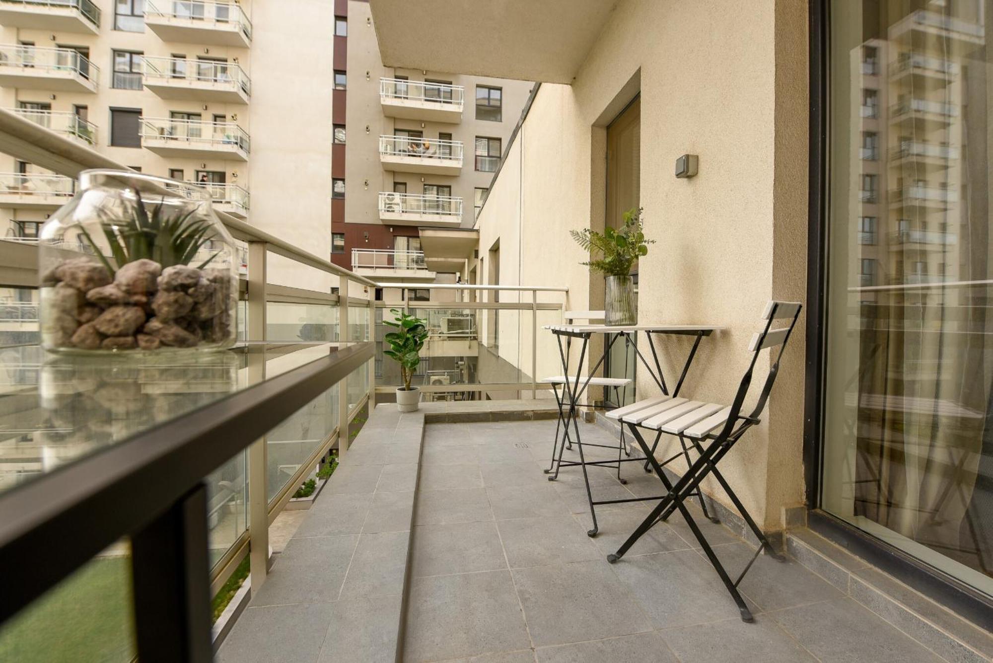 Perfect Stay: Urban Heaven In Aviatiei Business Area Bucharest Room photo